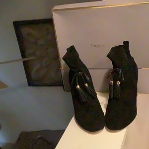 Size 10 women suede ankle boot.